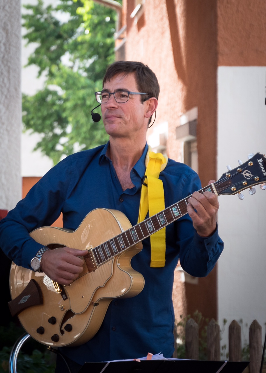 Autritt im Kaffee Dinzler am Esbaum, gemeinsam mit Manuel Warwitz als Jazzduo 'Two for Jazz', Rosenheim Stadtfest Juni 2019